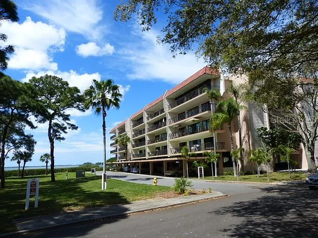 2 bed, 2.0 bath, 1185 sqft, $2,400 — Photo 2