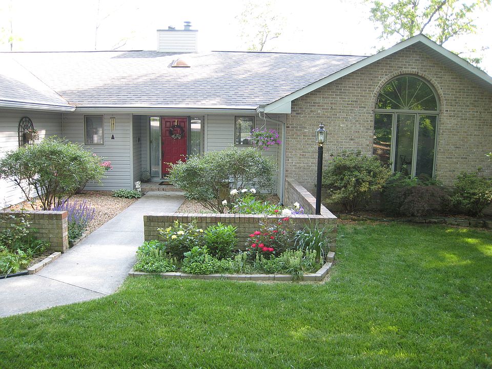 2nd image of 28 Lakeside Cir