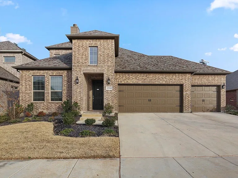 1316 Hudson Ln — Photo 3