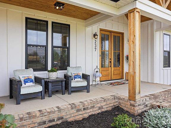 3rd image of 237 Triple Ponds Ct