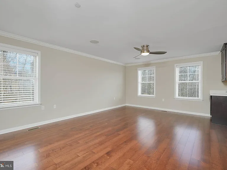 412 Woodcrest Dr SE #412B — Photo 22