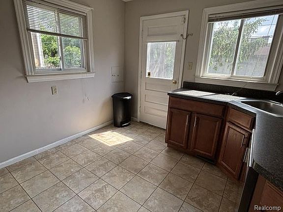 4th image of 1814 N Center St