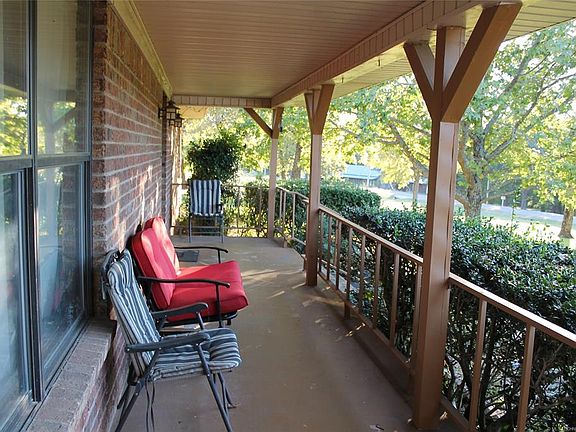 Image 3: Lemonade anyone?