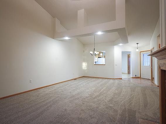 4th image of 551 Lake View Dr