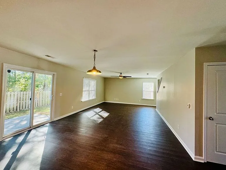 651 Hogan Dr — Photo 7