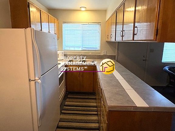 5th image of 828 E 200 S APT 11