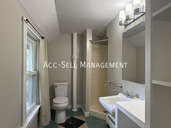 5th image of 104 Diamond Ave SE #2