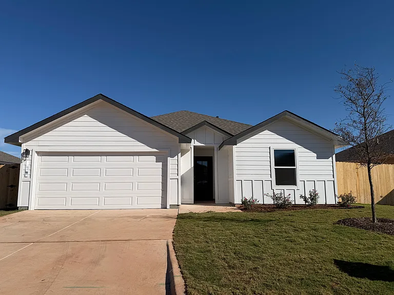3017 Lynn Ln — Photo 1