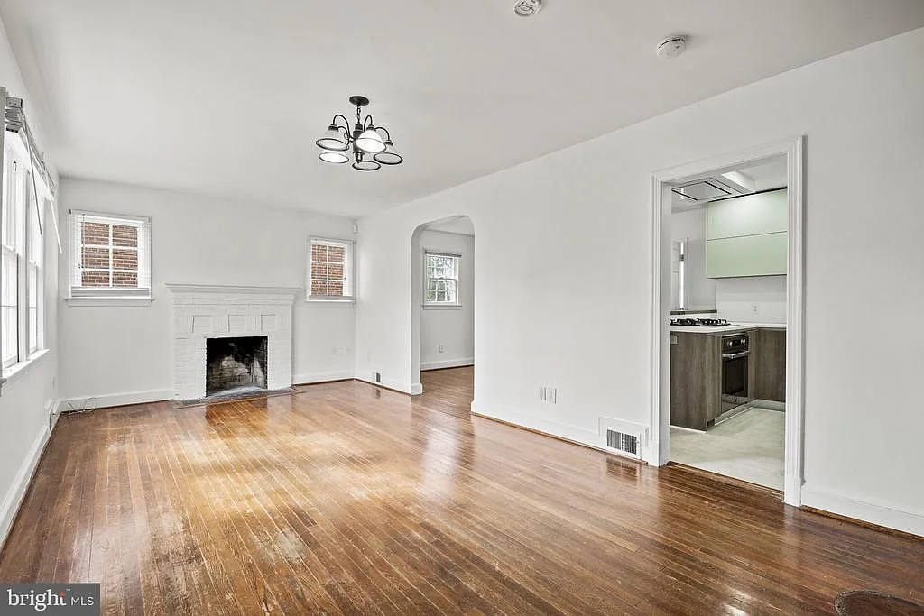 5 bed, 2.5 bath, 1635 sqft, $3,500 — Photo 3