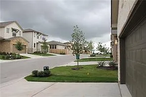 3 bed, 2.5 bath, 2003 sqft, $2,000 — Photo 3