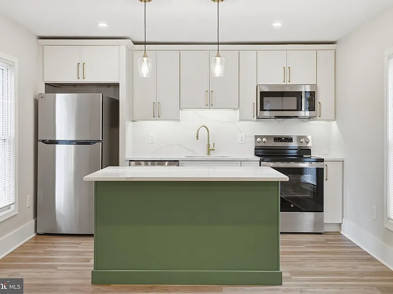 319 E A St #1 — Photo 8