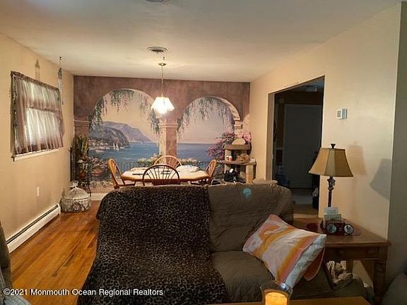 4th image of 40 Mount Rainier Dr