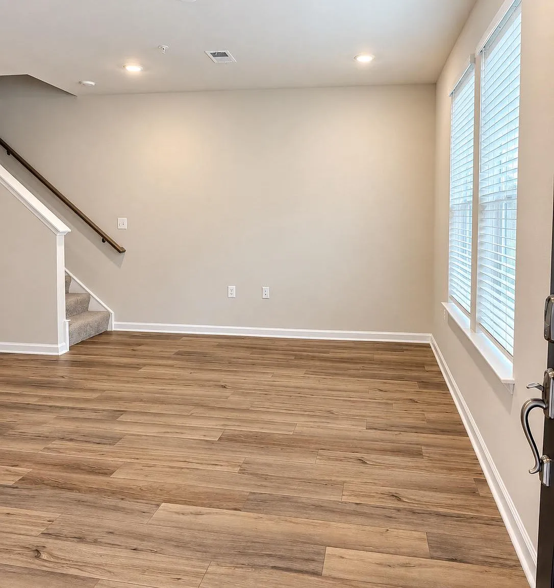 3 bed, 2.5 bath, 1602 sqft, $3,195 — Photo 2