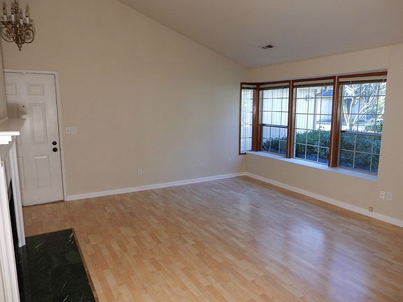 3rd image of 18323 NE 92nd Ct