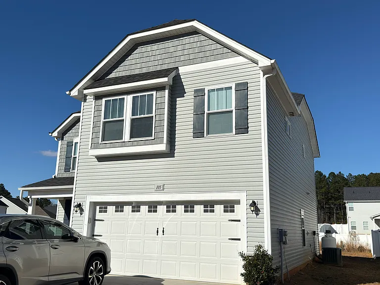 105 Wicklow Ct — Photo 2