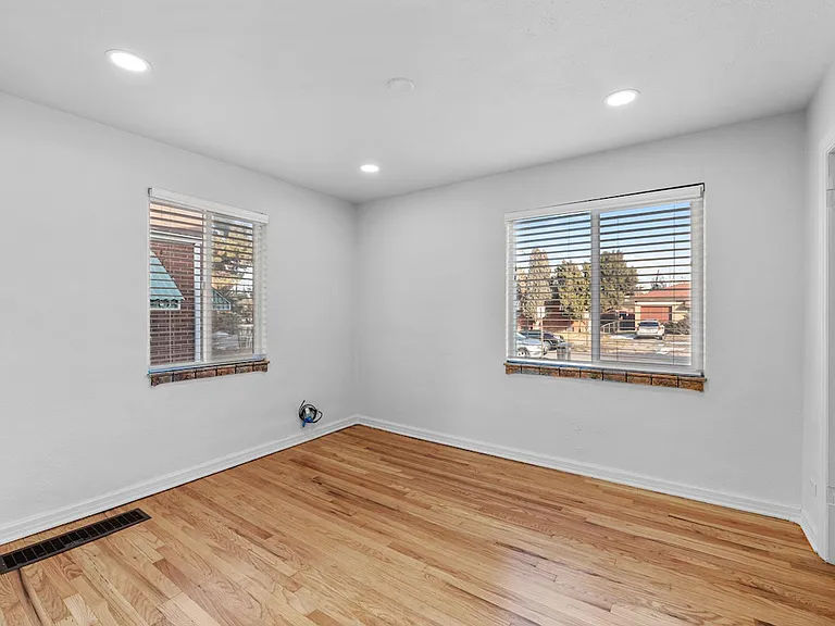 3085 N Clermont St — Photo 19