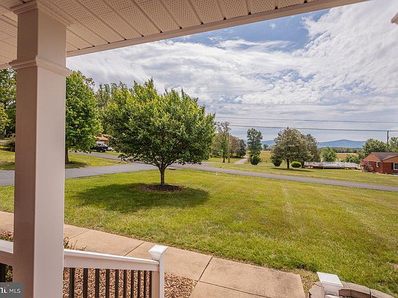 3rd image of 255 Verbena Rd
