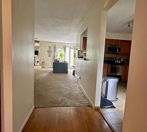 4th image of 1562 Saddlebrook Ct #B