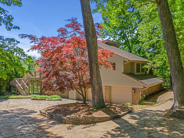 2996 Loon Lake Shores Rd, Waterford, MI 48329