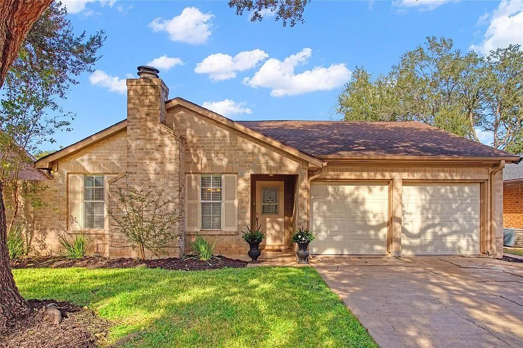 4 bed, 2.0 bath, 1823 sqft, $2,150 — Photo 1