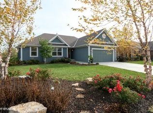 7215 Woodland Dr, Shawnee, KS 66218