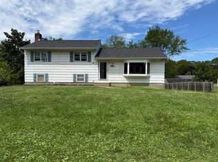 21 Carriage Dr, Newburgh, NY 12550