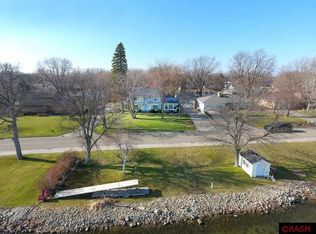 901 Clear Lake Dr, Waseca, MN 56093