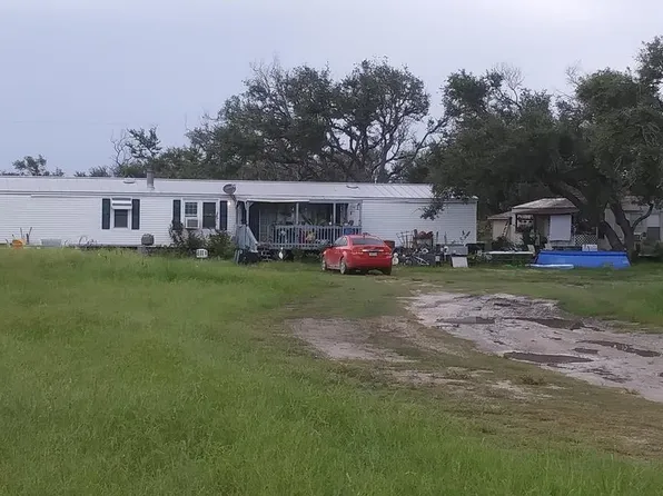 118 Nell Ave, Rockport, TX 78382