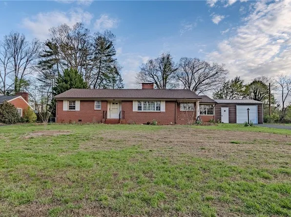 246 Fairview Ave, Mount Airy, NC 27030