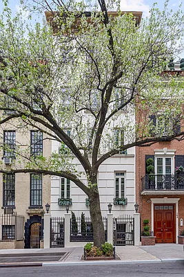 Sold by OFFICIAL | media 21