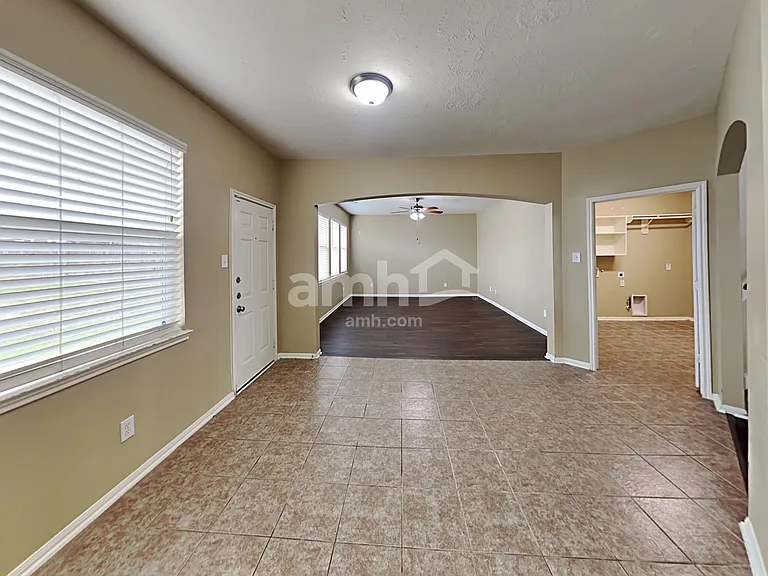 1927 Makenna Ln — Photo 4