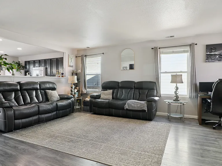 765 Mockingbird St — Photo 4