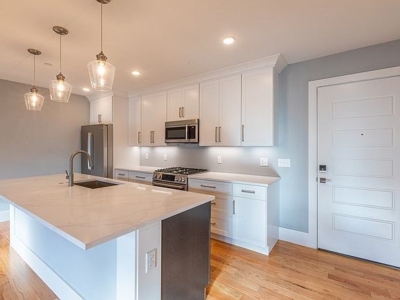 3rd image of 150 Hancock St #1-100