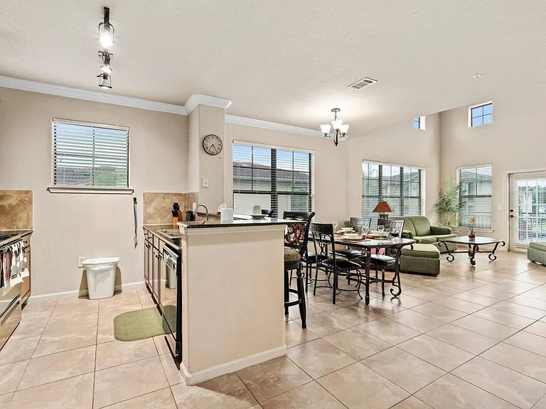 Charo Pkwy — Photo 21
