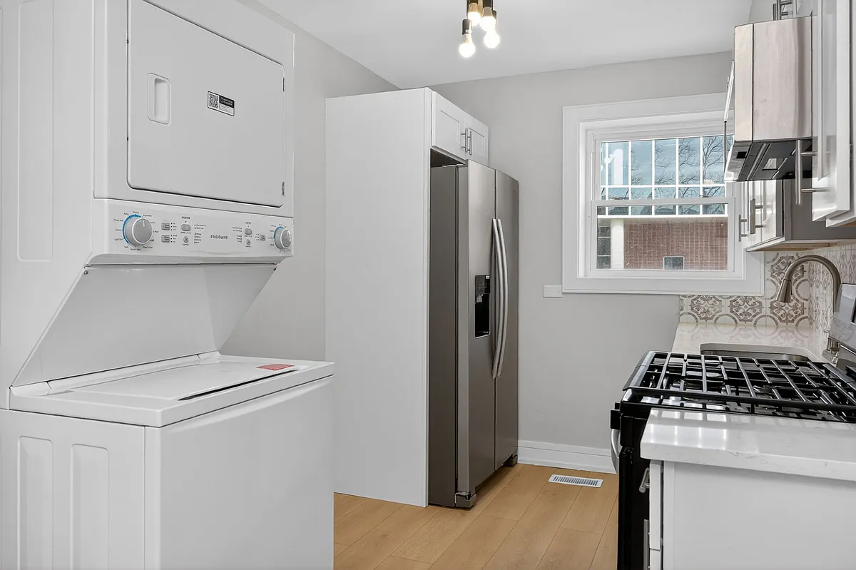 Building Photo - 5400 W 23rd St #3