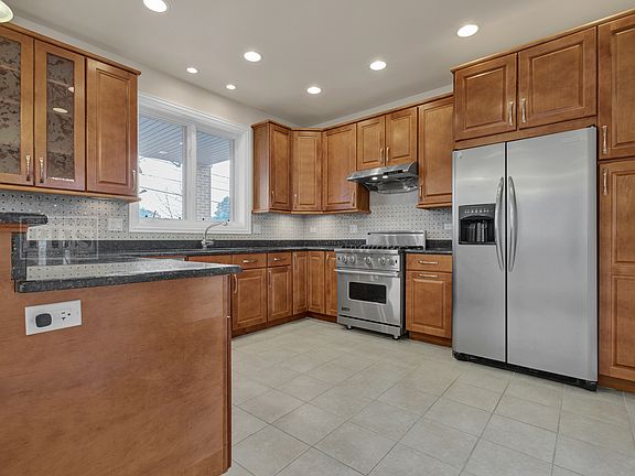 5th image of 8238 N Oleander Ave