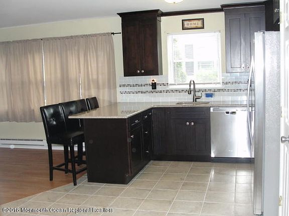 3rd image of 3 Melville Ln