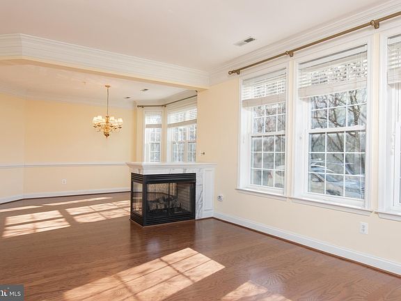 4th image of 828 Slaters Ln APT 107