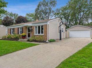 476 Gregg Ln, Buffalo Grove, IL 60089