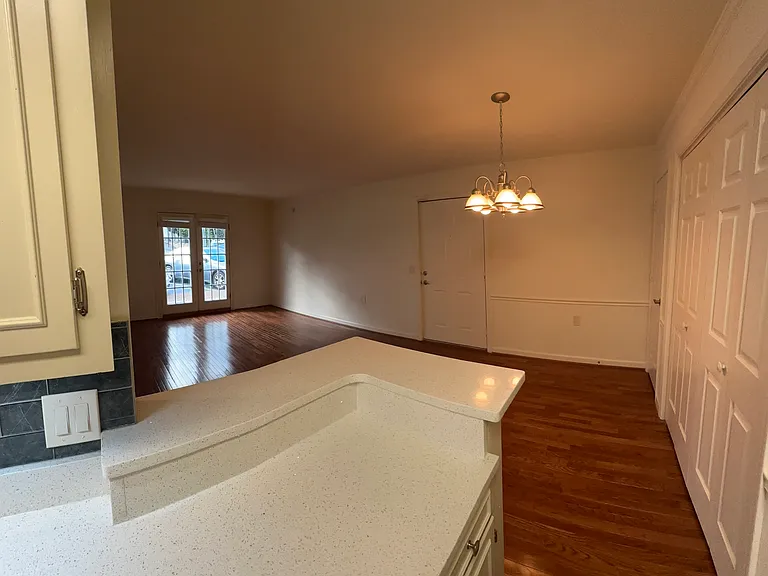 2905 Burch Ave #10 — Photo 8