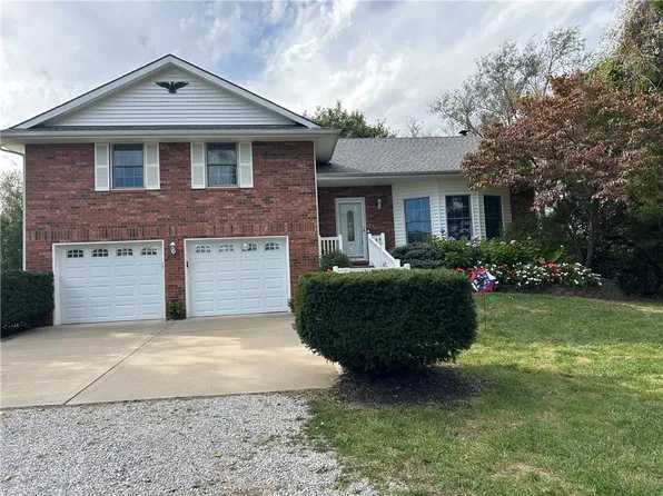 3050 Tonganoxie Rd, Leavenworth, KS 66048