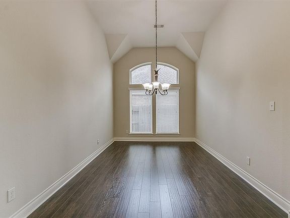 5th image of 2821 Field Hollow Dr