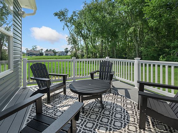 Deck for entertaining
