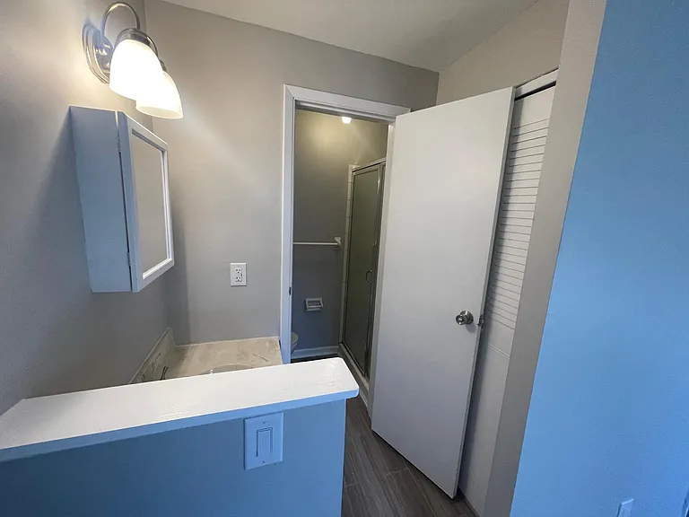 2109 Wellington Ct — Photo 8