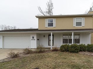 2541 Glen Elm Dr NE, Cedar Rapids, IA 52402