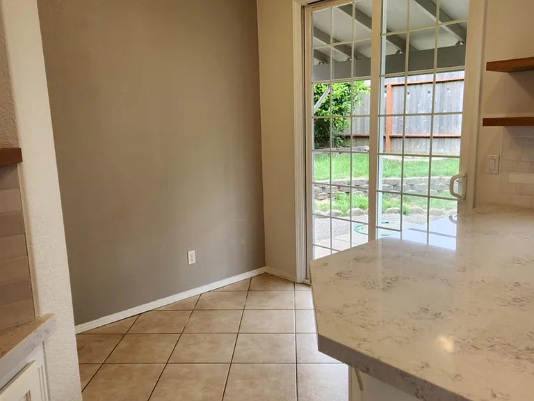 2272 Briarwood Cir — Photo 7