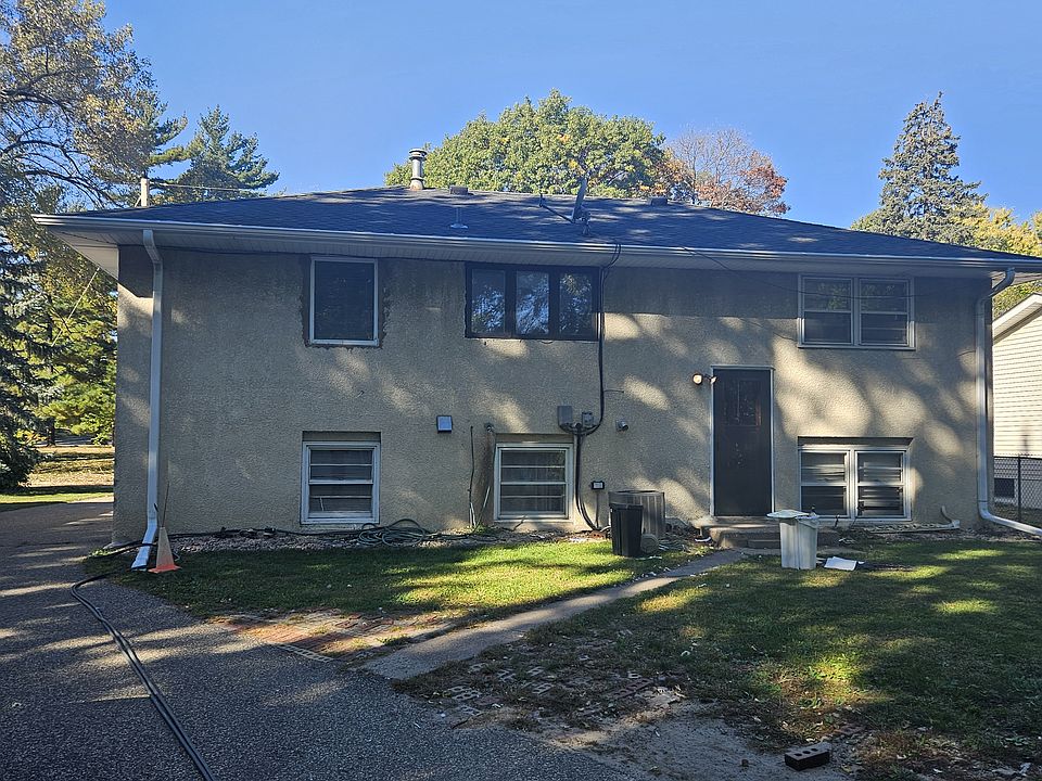 2nd image of 815 7th Ave NW