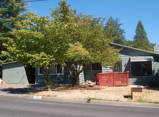 711 NE Beacon Dr, Grants Pass, OR 97526