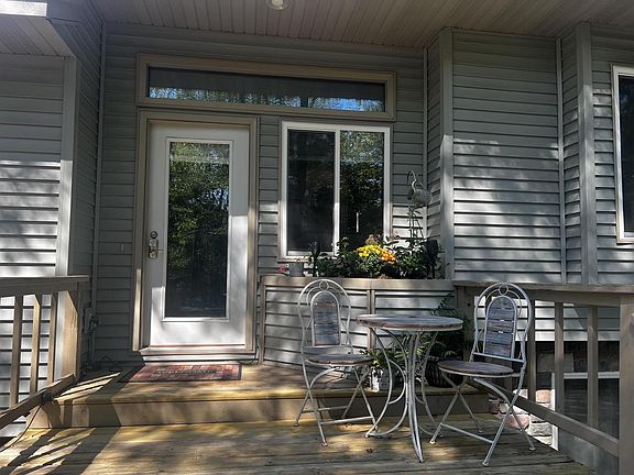3rd image of 1078 BLUEBERRY LANE