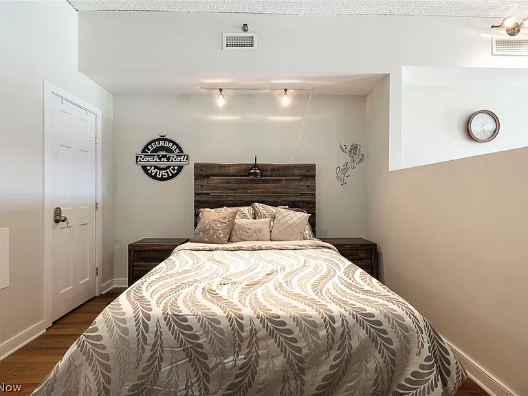 408 W Saint Clair Ave #607 — Photo 11